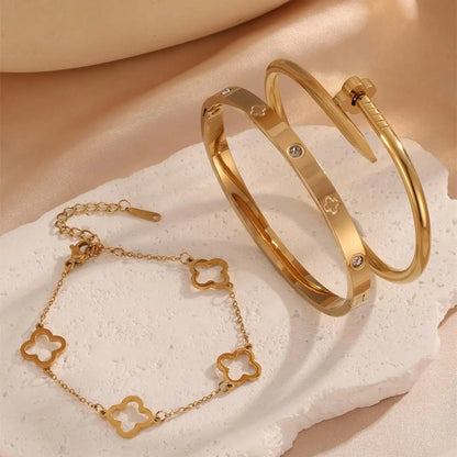 Elegant Clover Charm Bracelet Set
