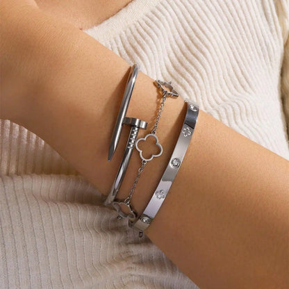 Elegant Clover Charm Bracelet Set
