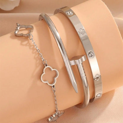 Elegant Clover Charm Bracelet Set