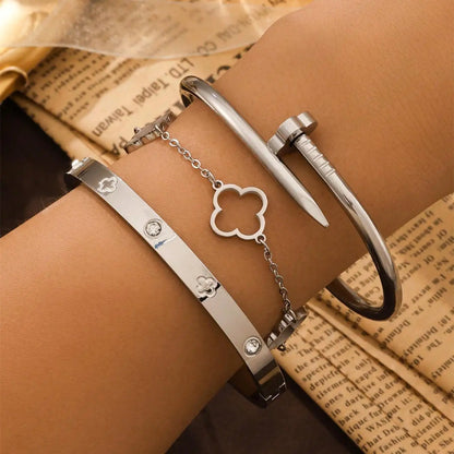 Elegant Clover Charm Bracelet Set