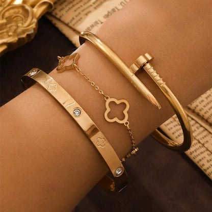 Elegant Clover Charm Bracelet Set