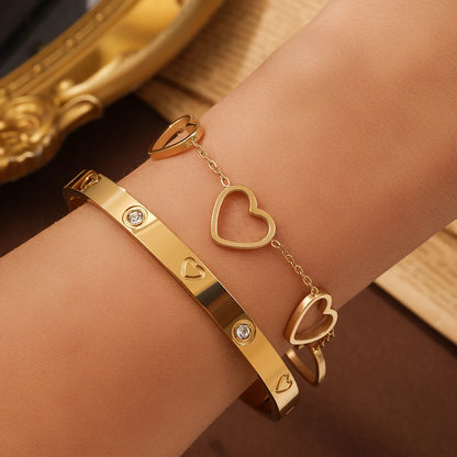 Elegant Clover Charm Bracelet Set